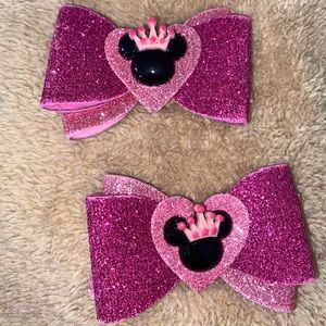 Minnie Mouse pink bows.